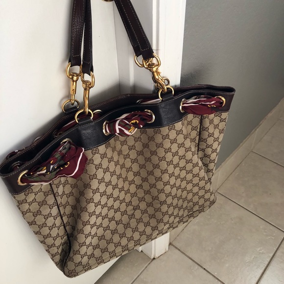 Small wear at the bottom but otherwise looks new - Picture 2 of 6